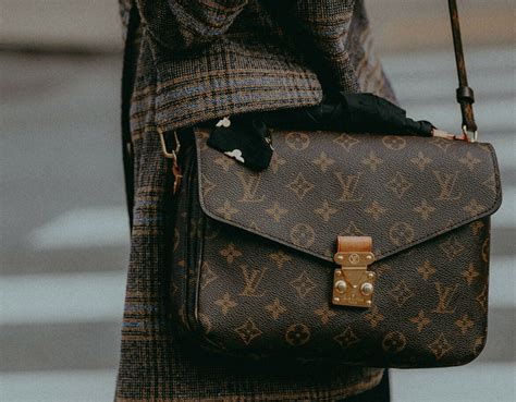 lv anais wallet discontinued|15 Chic Discontinued Louis Vuitton Bags For A Vintage Look.